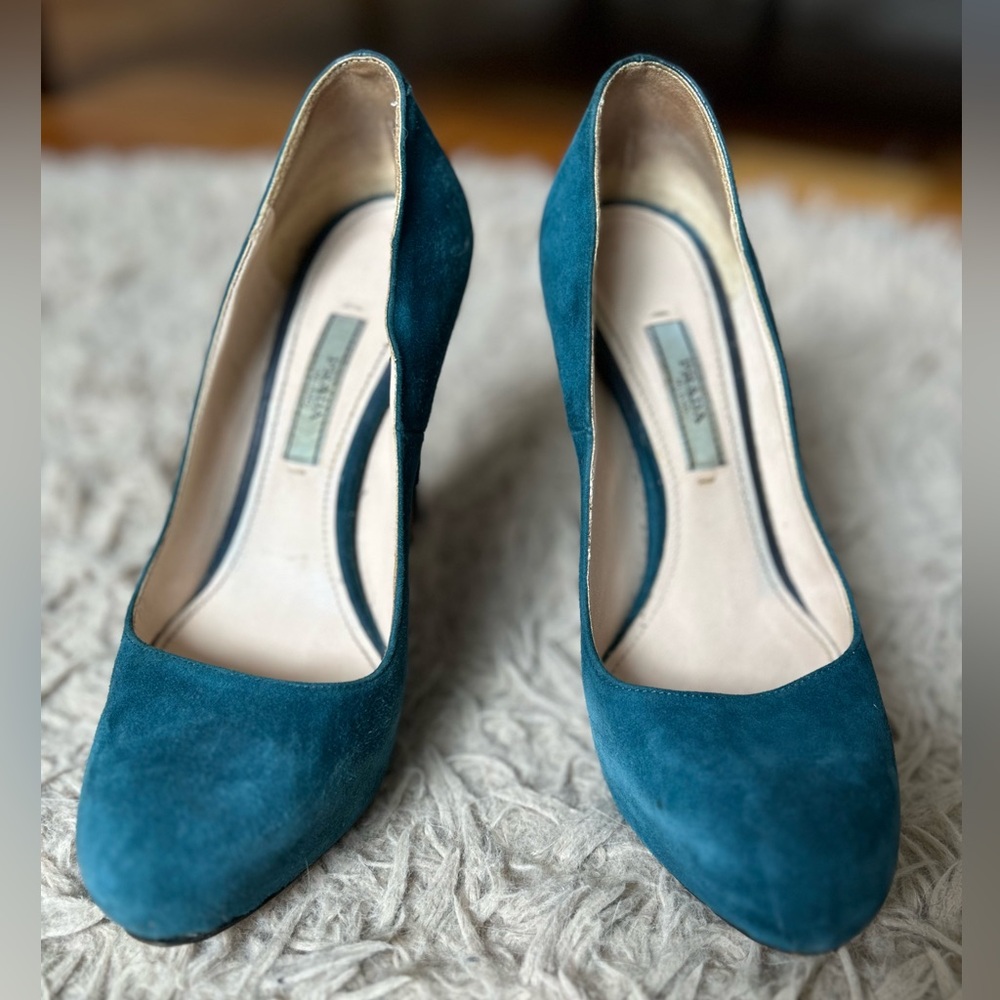 Prada Elegant Suede Classic Teal Pumps size 6 / 36